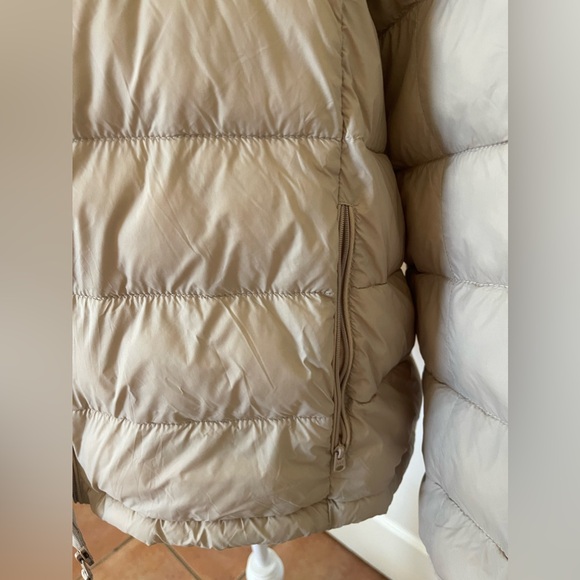 Abercrombie and Fitch Lightweight Packable Puffer in Tan Size XL - Picture 3 of 7